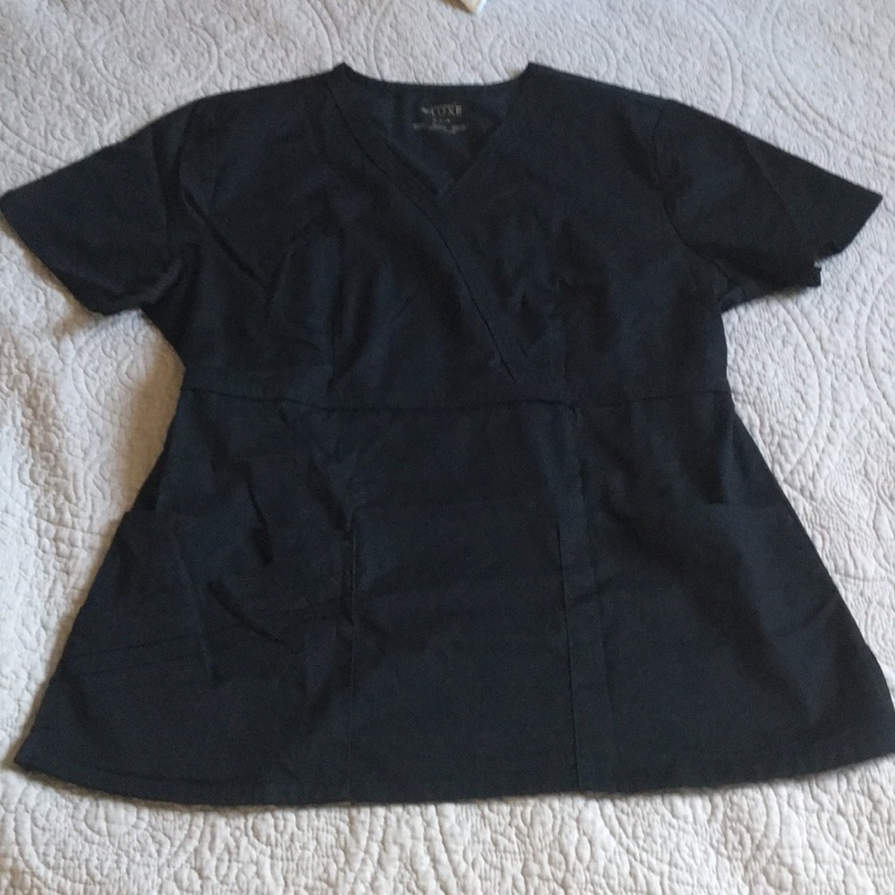Cherokee Luxe Medium Scrub Top